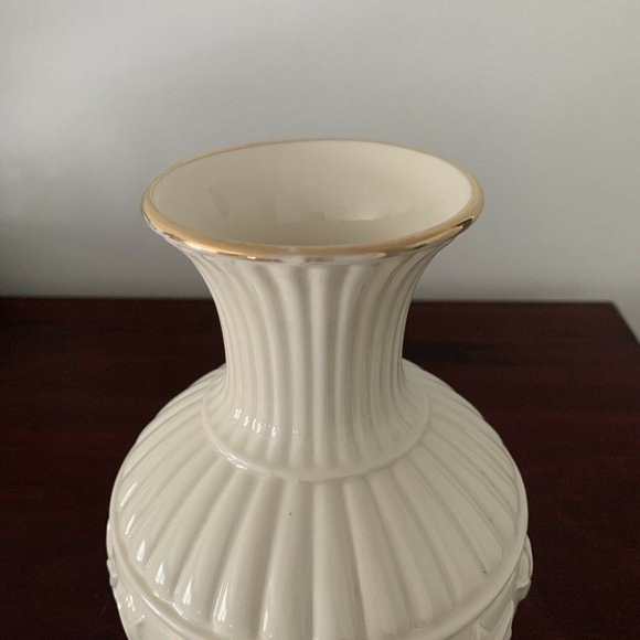 Lenox Classic Vase Floral Vine Ivory with gold - Picture 3 of 6